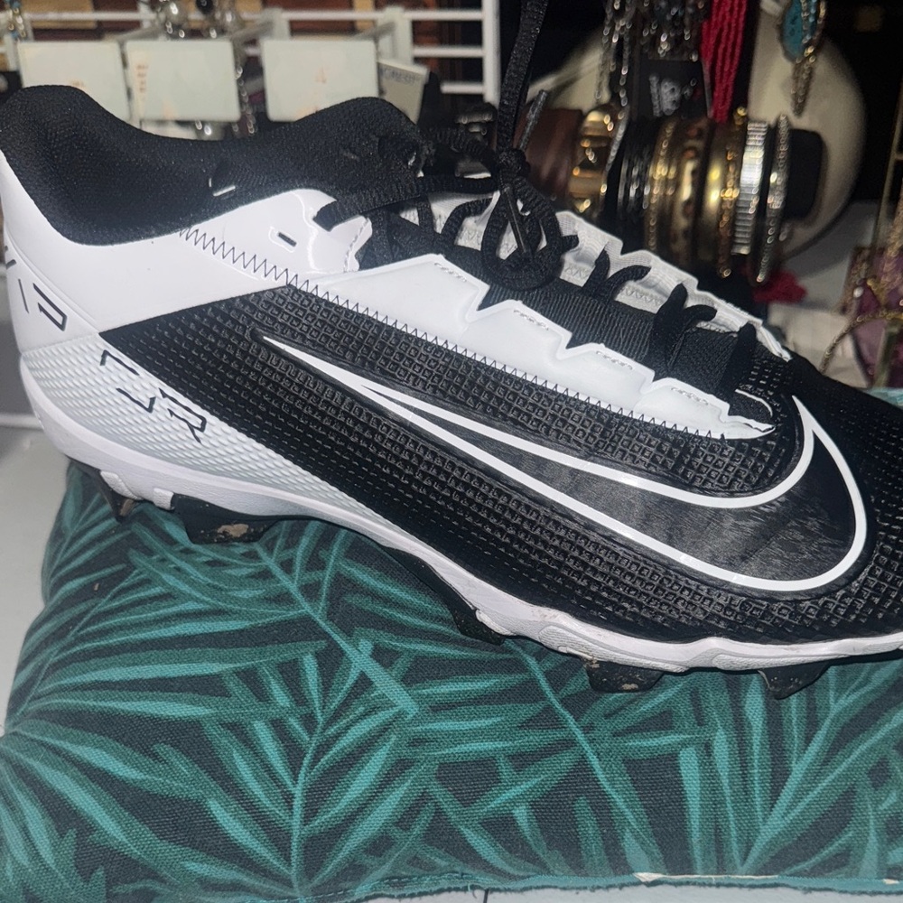 Nike Black and White Men's Athletic Cleats